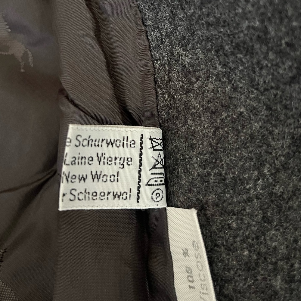 {Escada} Vintage Wool Cropped Embroidered Jacket in Grey - Picture 12 of 13